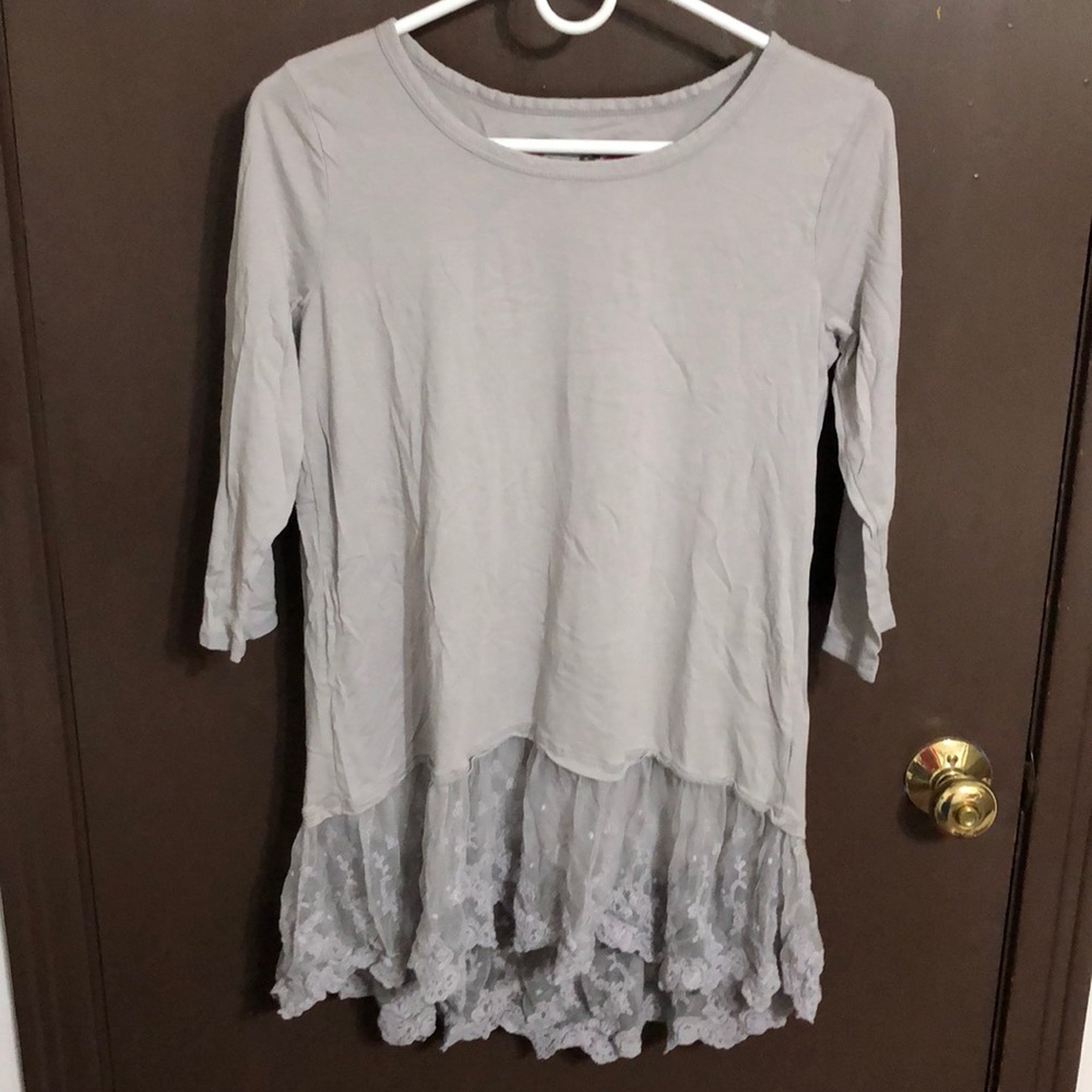 grey shirt